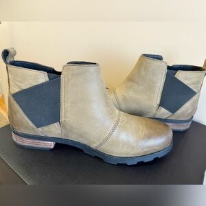 Sorel Taupe Leather Chelsea Ankle Booties